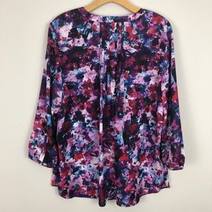 NYDJ Tops - NYDJ Pleated Back 3/4 Sleeve Henley Print Blouse NYDJ Tops - NYDJ Pleated Back 3/4 Sleeve Henley Print Blouse